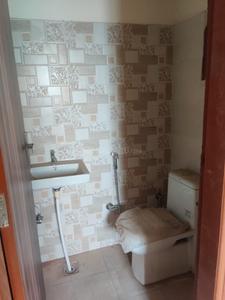 Bathroom Image of 2250 Sq.ft 3 BHK Builder Floor for rent in Global Tower, Ashok Vihar Phase 3 Extension Gurgaon for Rs. 22000