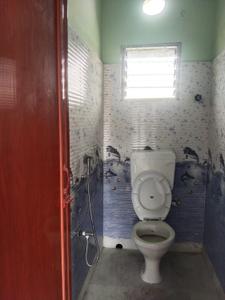 Bathroom Image of 850 Sq.ft 2 BHK Apartment / Flat for sale in Jyoti Apartment, Behala Kolkata for Rs. 3200000