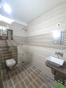 Bathroom Image of 2000 Sq.ft 3 BHK Apartment / Flat for rent in Priyanka Green Emerald, New Alkapuri Vadodara for Rs. 22000
