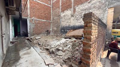 Image of 405 Sq.ft Residential Plot / Land for sale in Sangam Vihar, New Delhi for Rs. 3500000