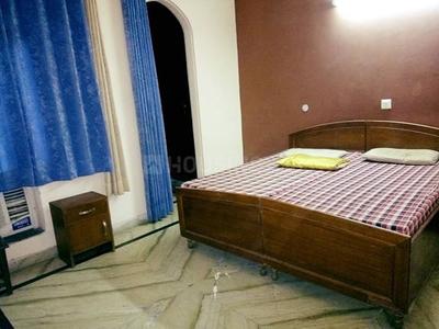 Bedroom Image of 1000 Sq.ft 2 BHK Builder Floor for rent in Preet Vihar New Delhi for Rs. 27000