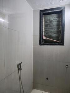 Common Bathroom Image of 950 Sq.ft 2 BHK Apartment / Flat for rent in Puraniks Home Town E , Kasarvadavali Thane for Rs. 19562