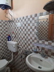 Bathroom Image of 650 Sq.ft 1 BHK Independent House for rent in Panthaghati Shimla for Rs. 8000