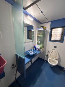 Bathroom Image of 750 Sq.ft 2 BHK Apartment / Flat for sale in Mulund West Mumbai for Rs. 17000000