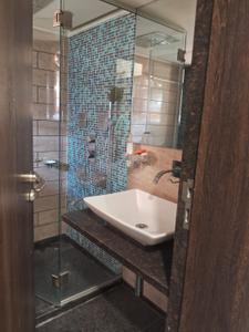 Bathroom Image of 2850 Sq.ft 4 BHK Apartment / Flat for sale in Marigold Complex, Kalyani Nagar Pune for Rs. 53500000