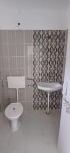 Bathroom Image of 1800 Sq.ft 3 BHK Apartment / Flat for rent in Sadarpur Ghaziabad for Rs. 15000