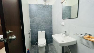 Bathroom Image of 691 Sq.ft 1 BHK Apartment / Flat for rent in Madhapur Hyderabad for Rs. 25000