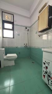 Bathroom Image of 1600 Sq.ft 3 BHK Apartment / Flat for sale in Devika Apartments, Vaishali Ghaziabad for Rs. 15500000