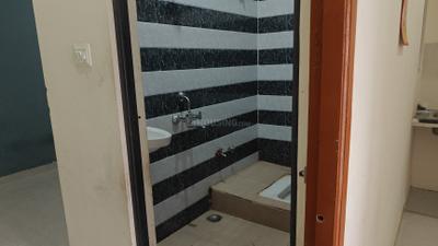 Bathroom Image of 500 Sq.ft 1 BHK Apartment / Flat for rent in Sarthak Singapore Mid Way City II, Rau Indore for Rs. 7500