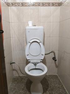 Common Bathroom Image of 900 Sq.ft 2 BHK Apartment / Flat for sale in KG-III New Delhi for Rs. 14000000