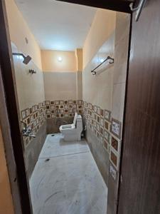 Bathroom Image of 650 Sq.ft 1 BHK Builder Floor for rent in Muthi Ganj Allahabad for Rs. 8000