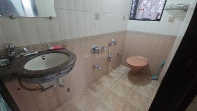 Bathroom Image of 600 Sq.ft 1 BHK Apartment / Flat for rent in Ghatkopar West Mumbai for Rs. 37000