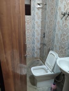 Bathroom Image of 900 Sq.ft 2 BHK Builder Floor for rent in Preet Vihar New Delhi for Rs. 23000