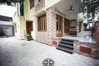 Main Entrance Image of 5850 Sq.ft 5 BHK Independent House for sale in Bapunagar Ahmedabad for Rs. 31100000