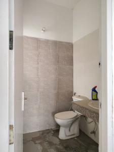 Common Bathroom Image of 1742 Sq.ft 3 BHK Villa for rent in Paramount Golfforeste Villas, Surajpur Greater Noida for Rs. 24000