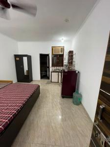 Bedroom Image of 350 Sq.ft 1 RK Studio for rent in Sarita Vihar New Delhi for Rs. 10000