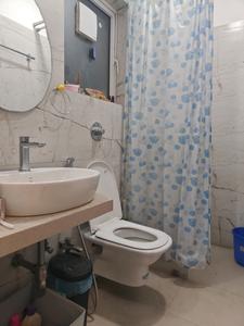 Common Bathroom Image of 706 Sq.ft 2 BHK Apartment / Flat for rent in Thapar Suburbia, Chembur Mumbai for Rs. 75000