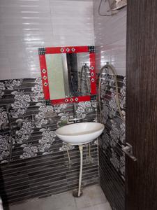 Bathroom Image of 585 Sq.ft 1 BHK Builder Floor for rent in Sector 6 Gurgaon for Rs. 15000