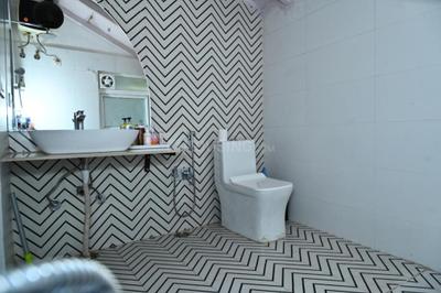 Bathroom Image of 7560 Sq.ft 4.5 BHK Villa for sale in Mukteshwar Nainital for Rs. 39000000