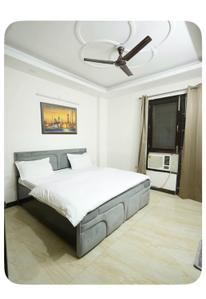 Bedroom Image of 1700 Sq.ft 3 BHK Builder Floor for rent in Greenwood City Floors, Sector 45 Gurgaon for Rs. 70000