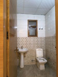 Common Bathroom Image of 1270 Sq.ft 3 BHK Builder Floor for sale in Indirapuram Ghaziabad for Rs. 8800000