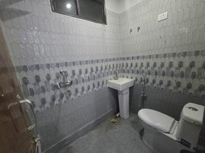 Bathroom Image of 1000 Sq.ft 2 BHK Apartment / Flat for rent in Sector 51 Noida for Rs. 15000