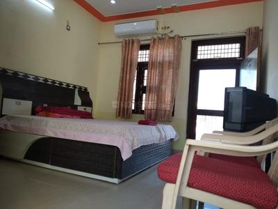 Bedroom Image of 1200 Sq.ft 1 BHK Builder Floor for rent in Pushpanjali Vihar, Sikandra Agra for Rs. 9000