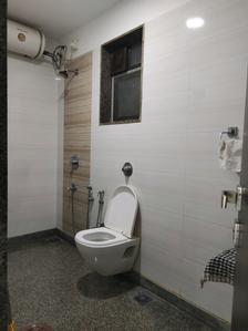 Common Bathroom Image of 1350 Sq.ft 3 BHK Apartment / Flat for rent in Neminath Luxeria, Andheri West Mumbai for Rs. 150000
