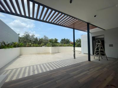 Balcony Image of 12500 Sq.ft 5 BHK Villa for rent in Juhu Mumbai for Rs. 1200000