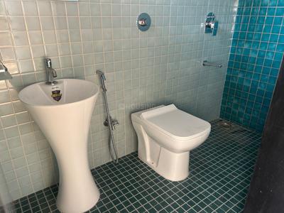 Bathroom Image of 3300 Sq.ft 4.5 BHK Independent House for rent in jolly Apartment, Chembur Mumbai for Rs. 285000