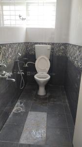 Bathroom Image of 550 Sq.ft 1 BHK Apartment / Flat for rent in Halasuru Bengaluru for Rs. 25000
