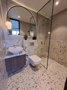 Bathroom Image of 932 Sq.ft 2 BHK Apartment / Flat for sale in Shree Naman Habitat, Andheri West Mumbai for Rs. 30000000