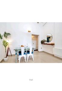 Living Room Image of 1000 Sq.ft 2 BHK Apartment / Flat for rent in Chapora Goa for Rs. 75000