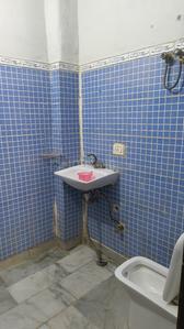 Bathroom Image of 340 Sq.ft 1 BHK Builder Floor for rent in Palam Vihar Gurgaon for Rs. 15000