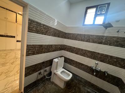 Bathroom Image of 4500 Sq.ft 3 BHK Independent House for rent in Basavanahalli Mysore for Rs. 50000