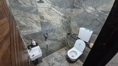 Bathroom Image of 400 Sq.ft 1 BHK Builder Floor for rent in Mahalakshmi Nagar Indore for Rs. 18000