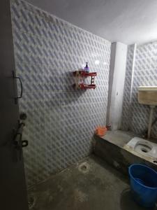Bathroom Image of 150 Sq.ft 1 RK Apartment / Flat for rent in Sector 49 Noida for Rs. 6500
