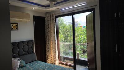 Bedroom Image of 1000 Sq.ft 3 BHK Builder Floor for rent in Vishnu Apartments, Safdarjung Enclave New Delhi for Rs. 60000