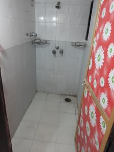 Bathroom Image of 320 Sq.ft 1 RK Apartment / Flat for rent in Santacruz East Mumbai for Rs. 27000