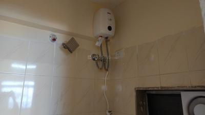 Bathroom Image of 550 Sq.ft 1 BHK Apartment / Flat for rent in Lower Parel Mumbai for Rs. 42000