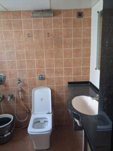 Bathroom Image of 1000 Sq.ft 2 BHK Apartment / Flat for rent in Chembur Mumbai for Rs. 65000