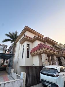 Image of 1600 Sq.ft 4 BHK Independent House for rent in Bill, Vadodara for Rs. 32000