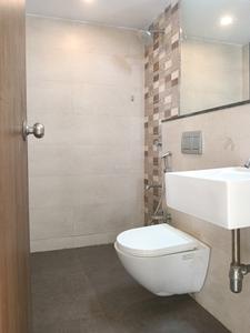 Common Bathroom Image of 900 Sq.ft 2 BHK Apartment / Flat for rent in Lodha Splendora Riverview, Kasarvadavali Thane for Rs. 30000