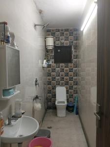 Common Bathroom Image of 550 Sq.ft 1 BHK Builder Floor for sale in Shalimar Bagh New Delhi for Rs. 4800000