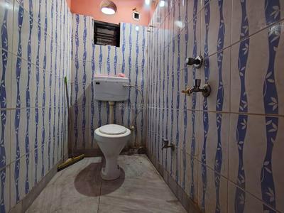 Bathroom Image of 500 Sq.ft 1 BHK Apartment / Flat for rent in Kasba Kolkata for Rs. 9000