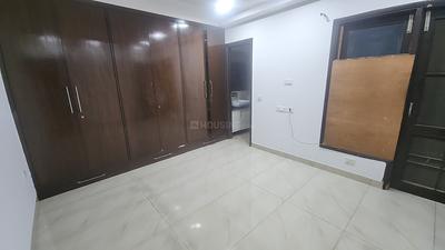 Bedroom Image of 1800 Sq.ft 3 BHK Builder Floor for rent in Surya Niketan, Anand Vihar New Delhi for Rs. 65000
