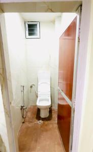 Bathroom Image of 899 Sq.ft 2 BHK Apartment / Flat for sale in Pragati Apartment, Geeta Bhawan Indore for Rs. 6000000
