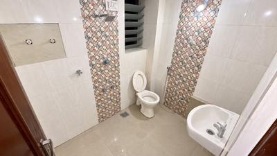 Bathroom Image of 1500 Sq.ft 2 BHK Independent House for rent in Fatehgunj Vadodara for Rs. 25000