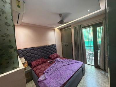 Bedroom Image of 1500 Sq.ft 3 BHK Builder Floor for rent in Sarvapriya Vihar New Delhi for Rs. 140000