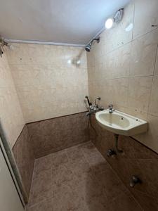 Bathroom Image of 610 Sq.ft 1 BHK Apartment / Flat for rent in Abrol Krishna Utsav, Malad West Mumbai for Rs. 37000